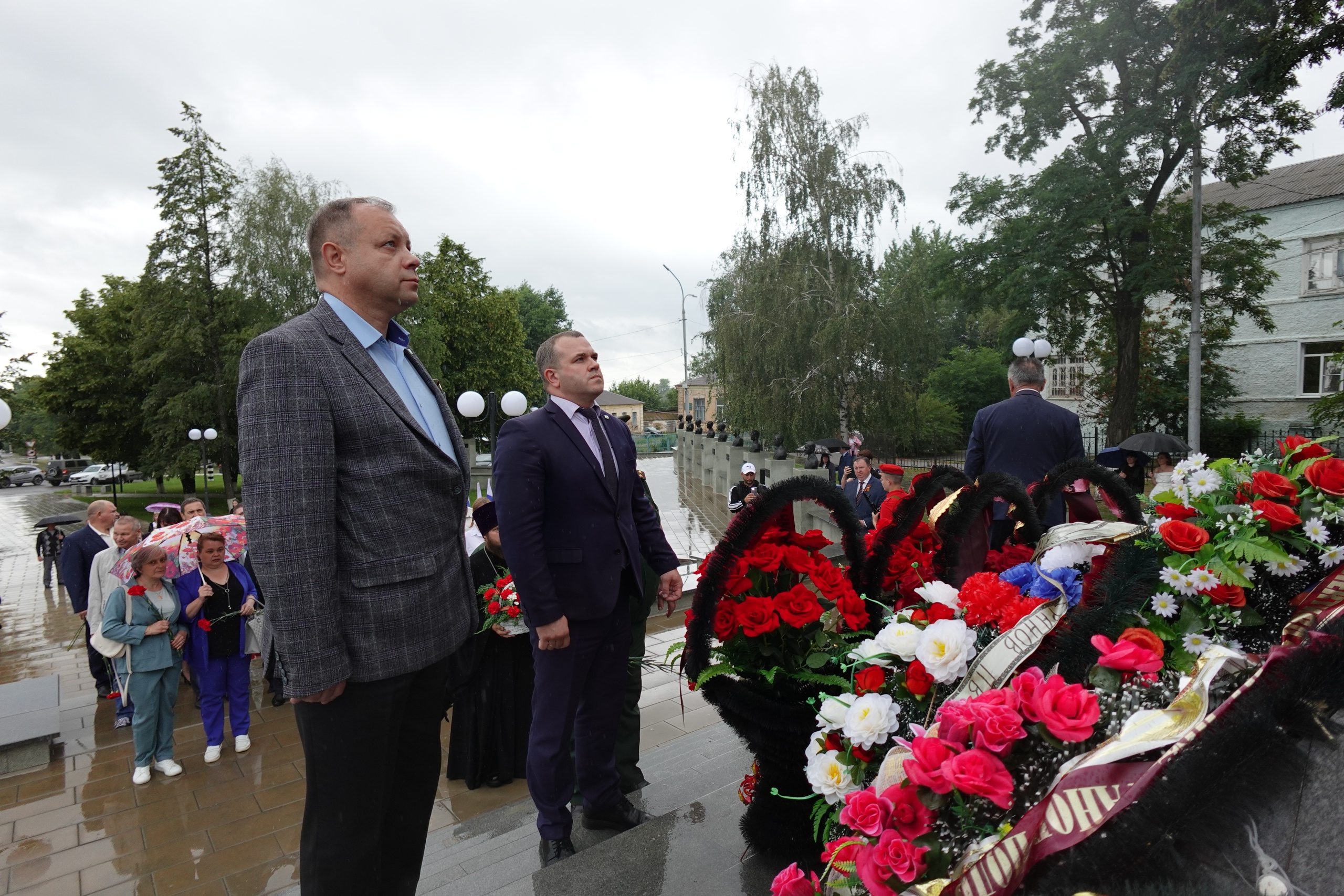 Минутой молчания у Вечного огня сегодня почтили память ветеранов боевых действий.
