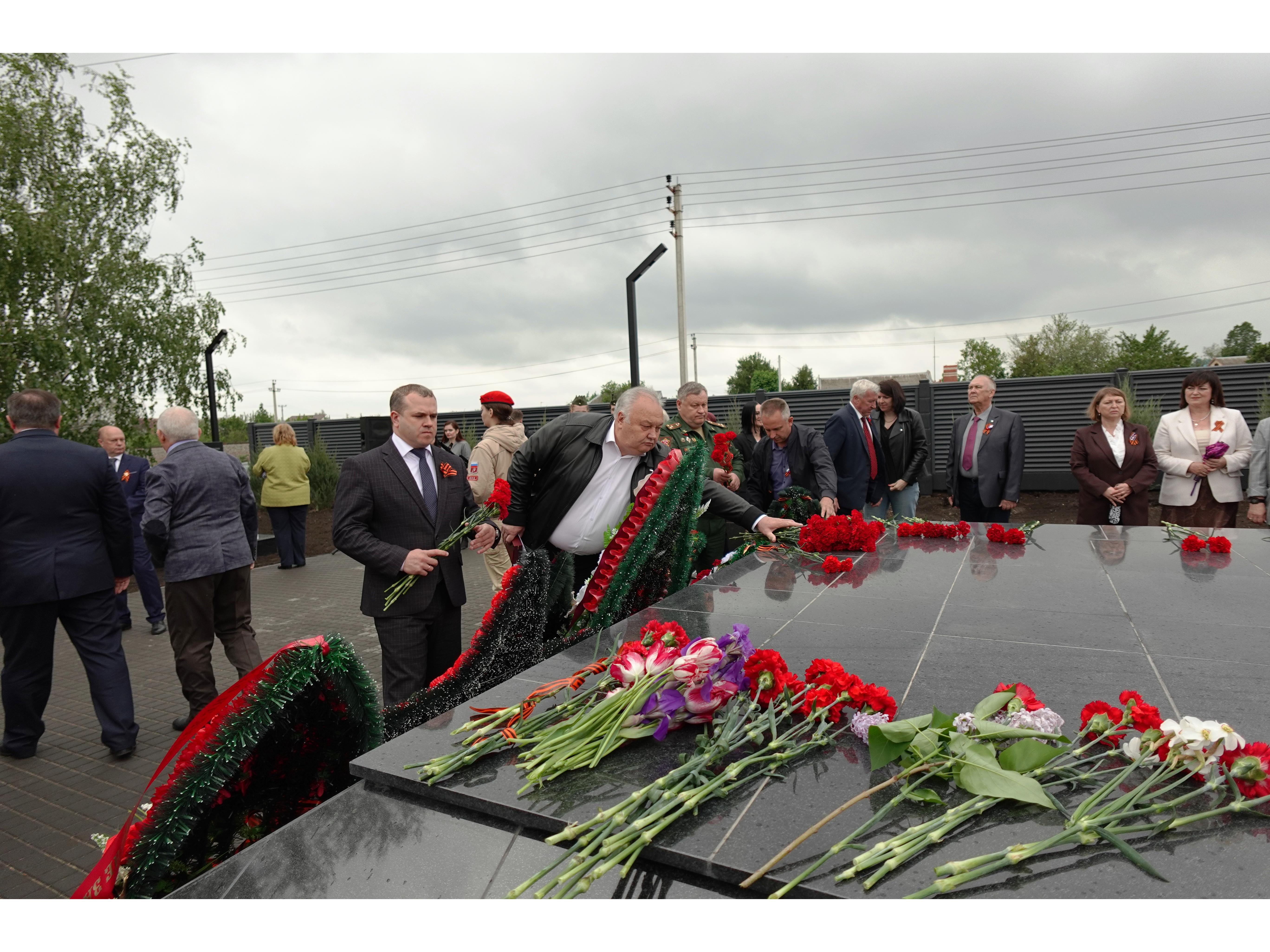 В Россоши открыли мемориальной комплекс после реконструкции.
