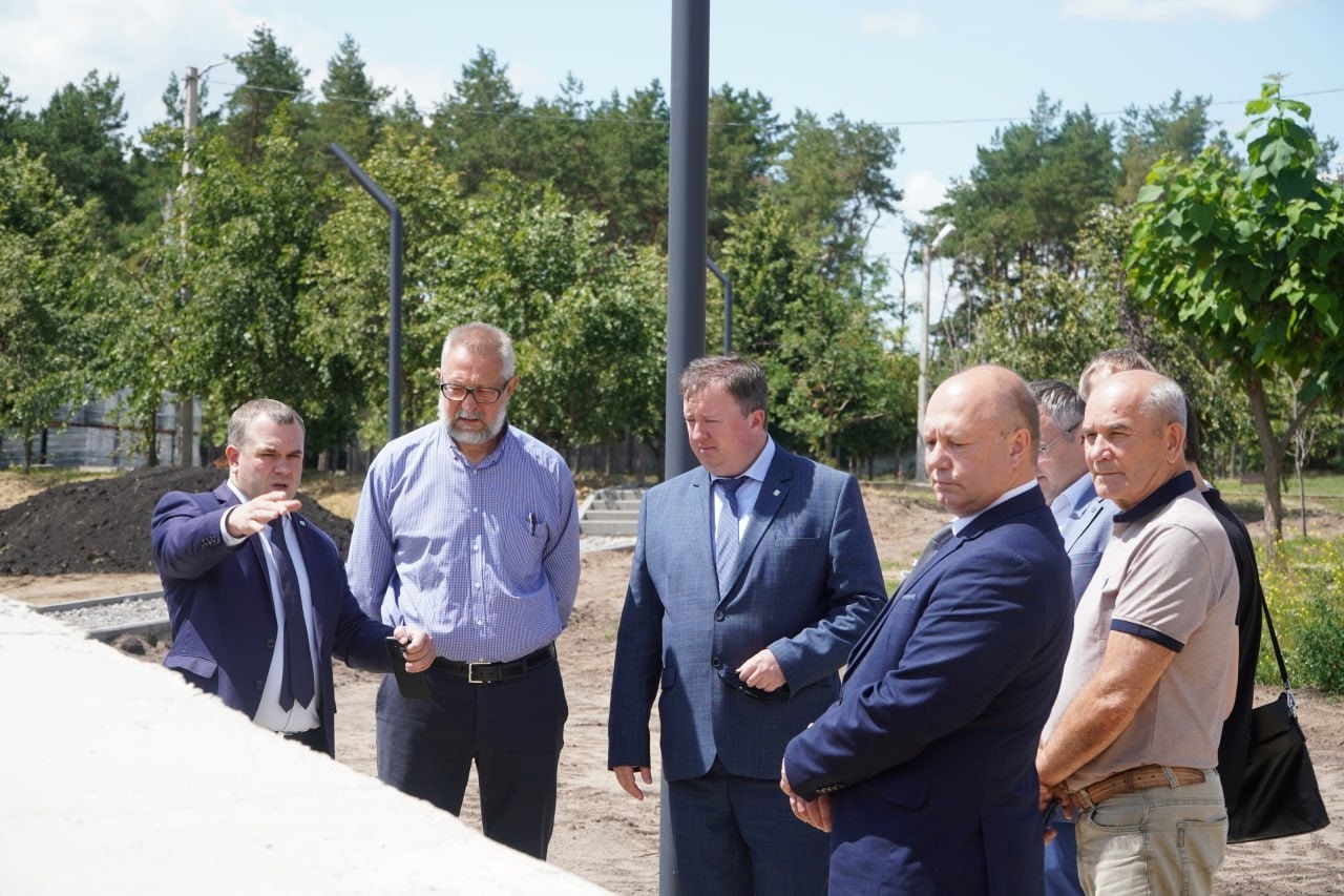 Глава администрации города  принял участие в рабочем совещании на месте строительства Аллеи Памяти.