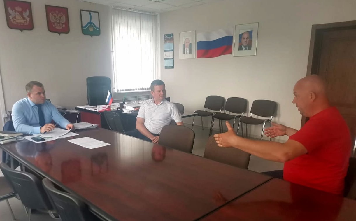 На приеме по личным вопросам.